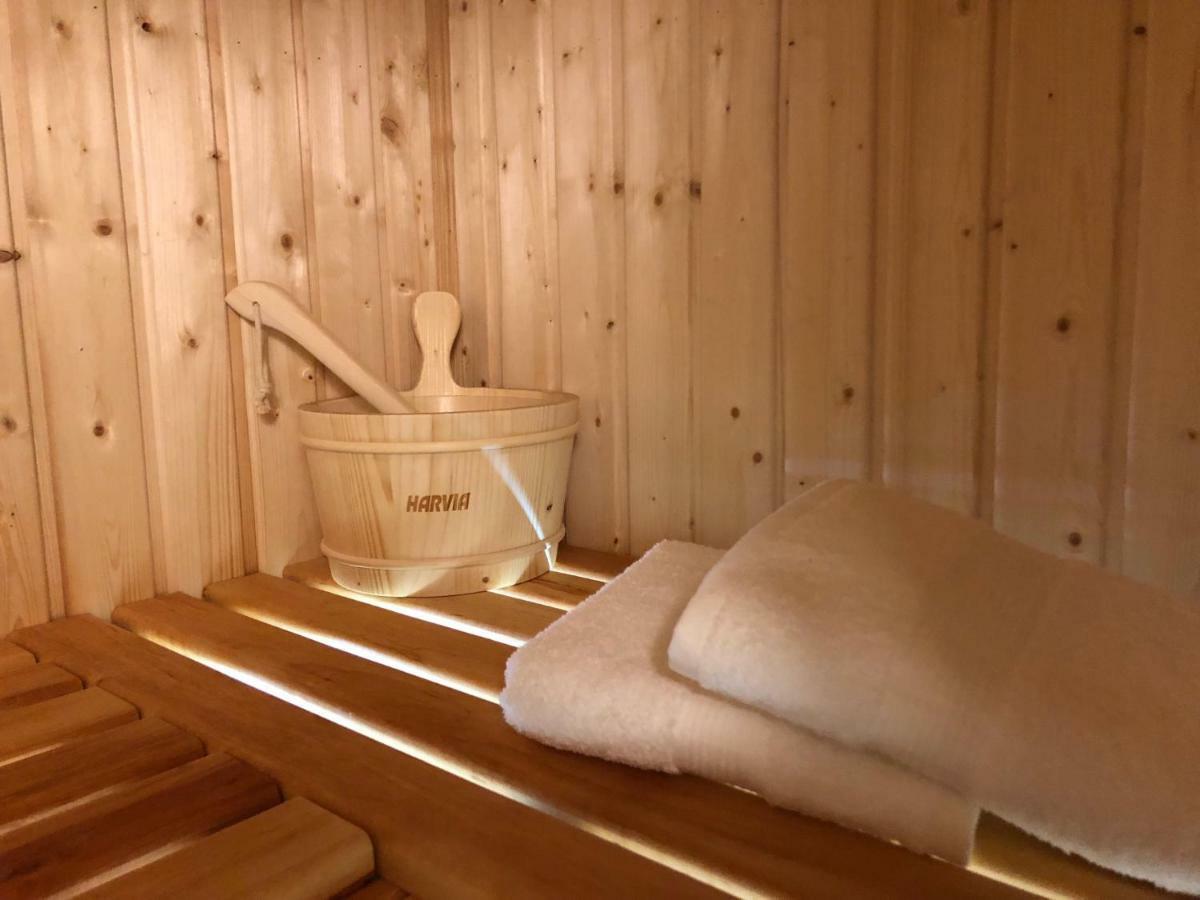 Family Sauna Retreat: Lesny Lakeside Apartment Kielce