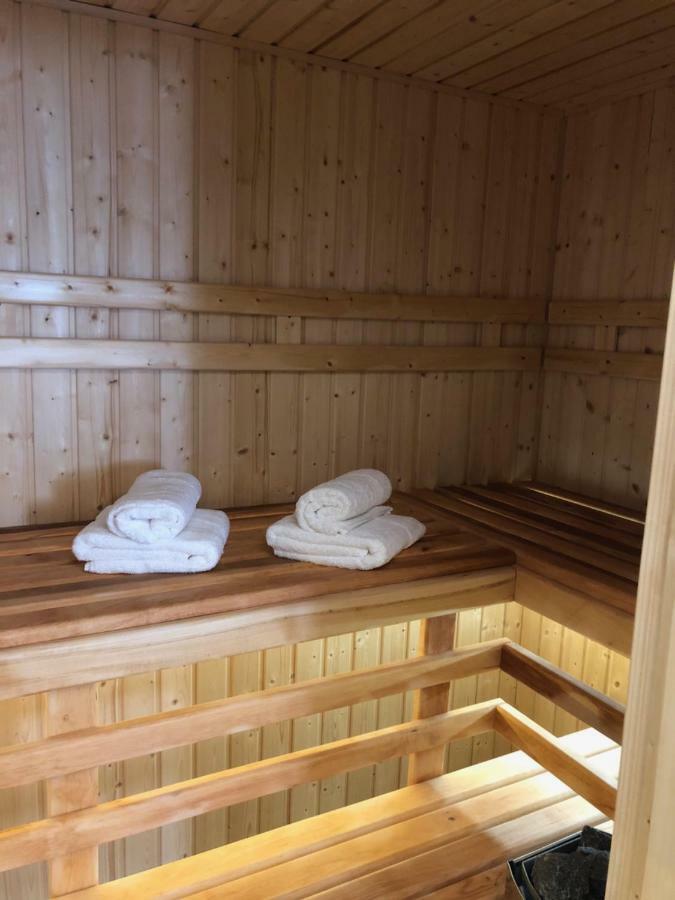 Family Sauna Retreat: Lesny Lakeside Apartment
